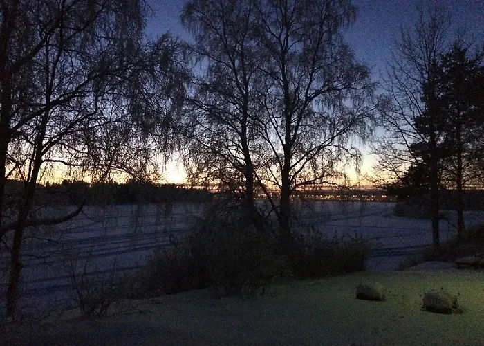 Easy Living Riverside In Arctic Circle דירה